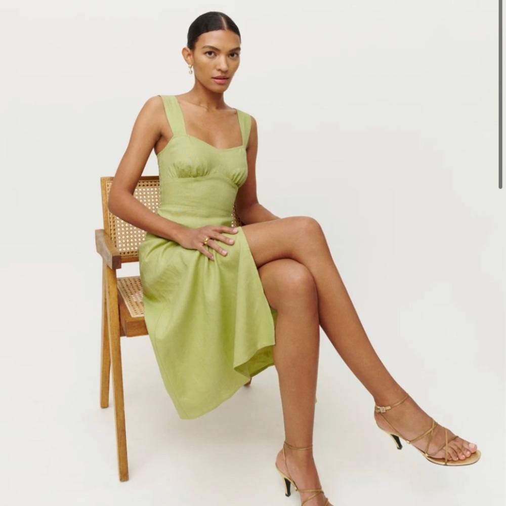 Reformation linen dress in spearmint size 2 . Worn once, dry cleaned